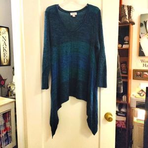 Beautiful lightweight Vneck sweater